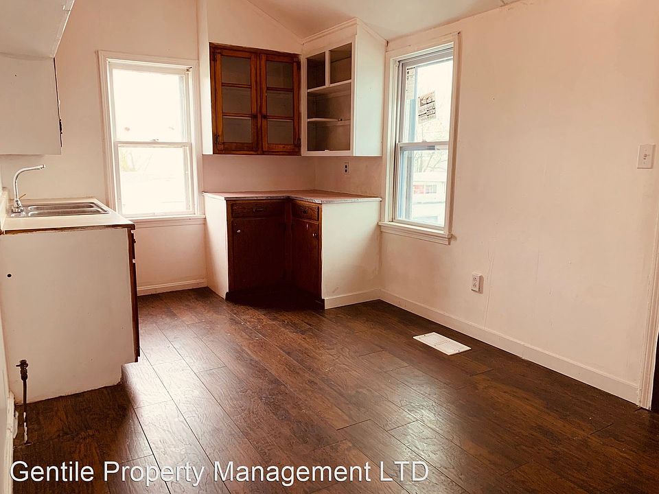 1st image of 5000 W Erie Ave APT 1