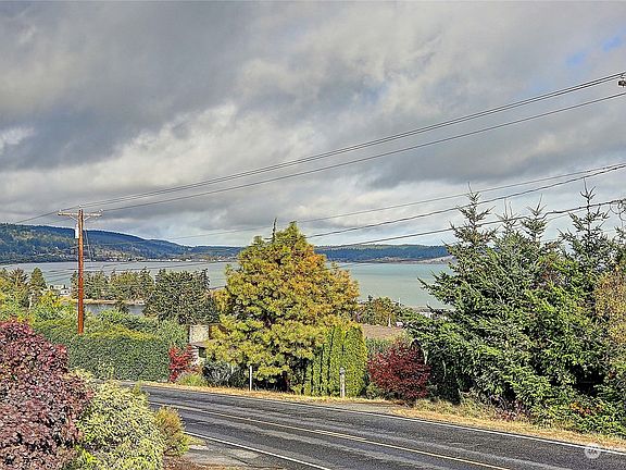 4th image of 1492 SE Camano Drive