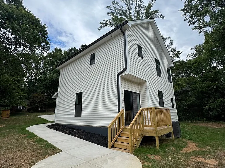 3530 Charing Cross Rd — Photo 31