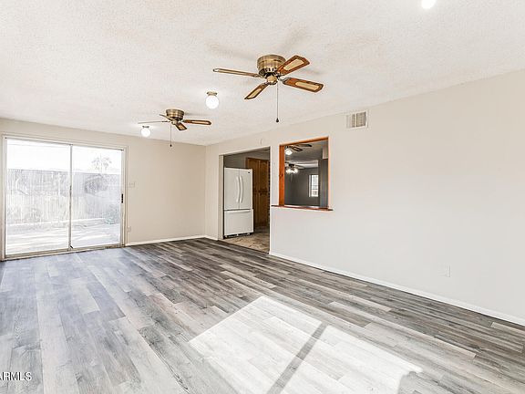 5th image of 602 S YORK Drive