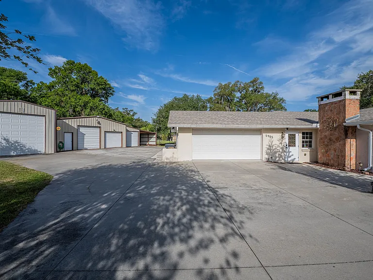 5905 Whispering Pines Rd — Photo 3