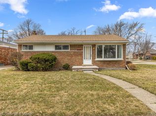 32819 Jefferson Ave, Saint Clair Shores, MI 48082