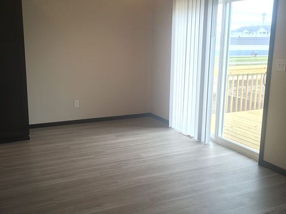 4th image of 907 Eaglewood Ave
