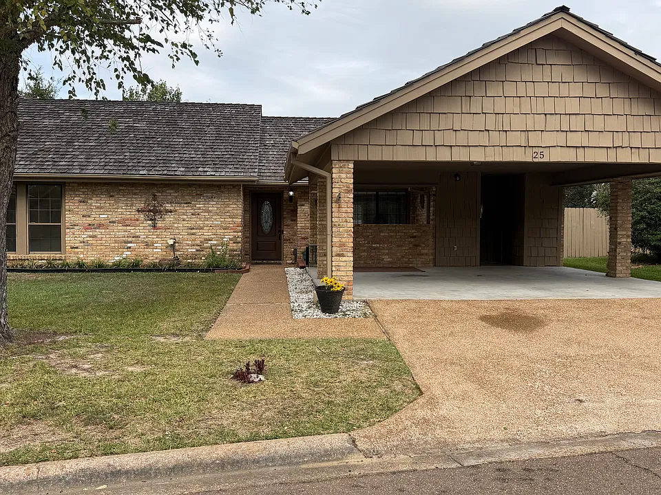 25 Club Oaks Cir