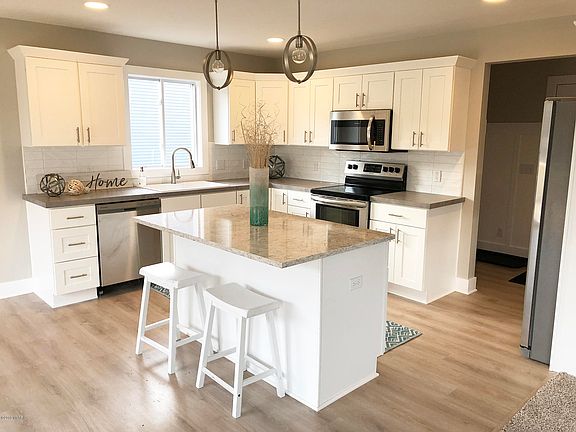 3rd image of 14683 Arcadia Woods Dr
