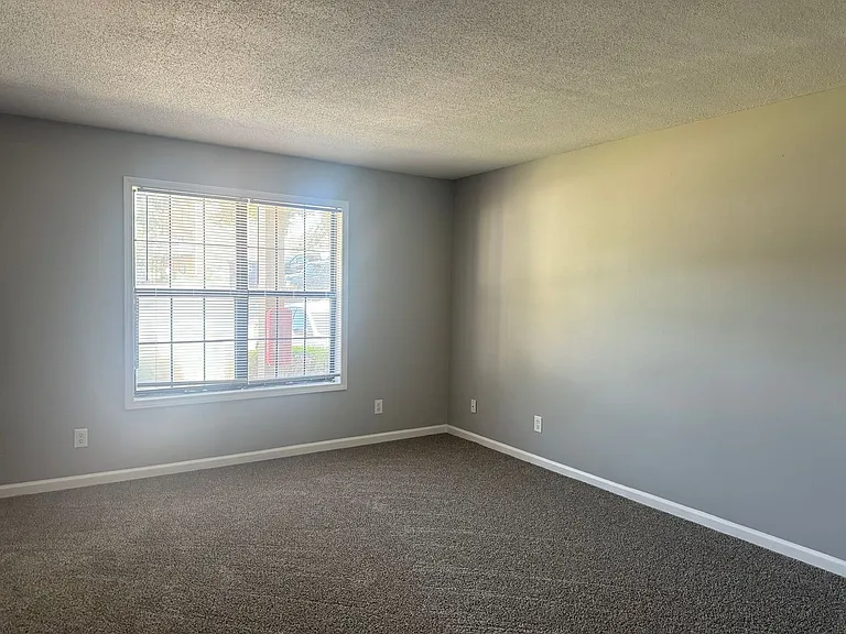 540 Hietts Ln — Photo 2