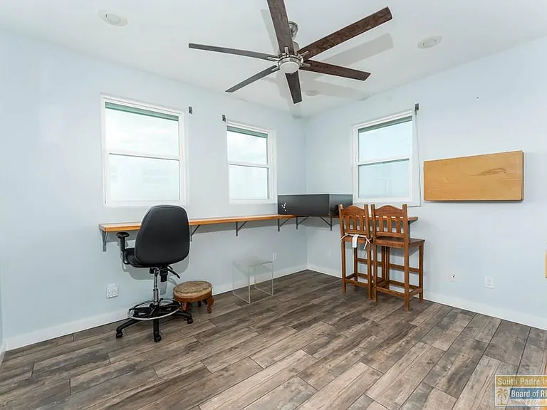 133 Oleander Dr — Photo 31