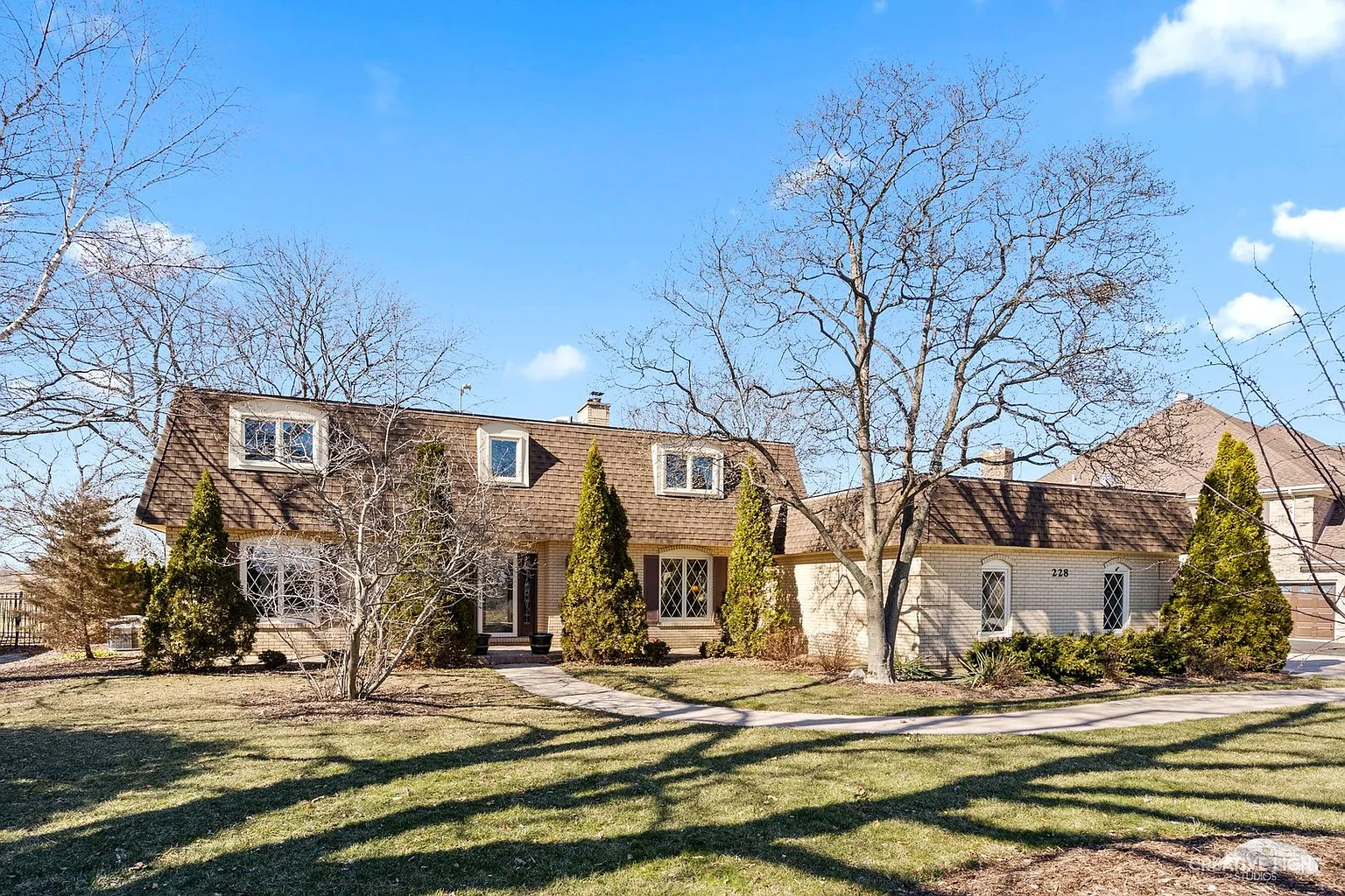 228 Cardinal Dr photo 1