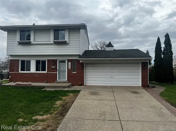 39394 Carrie Dr, Sterling Heights, MI 48313