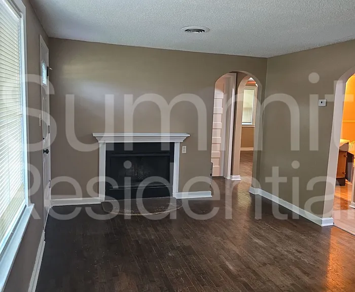2500 NE 46th St — Photo 5