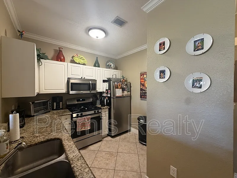 1 bed, 1.0 bath, 890 sqft, $1,795 — Photo 3