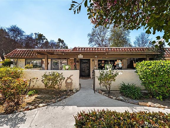 2nd image of 2850 Monroe St