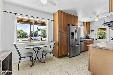 5 bed, 2478 sqft, $2,850 — Photo 4