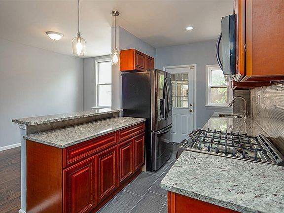 5th image of 256 Neptune Ave