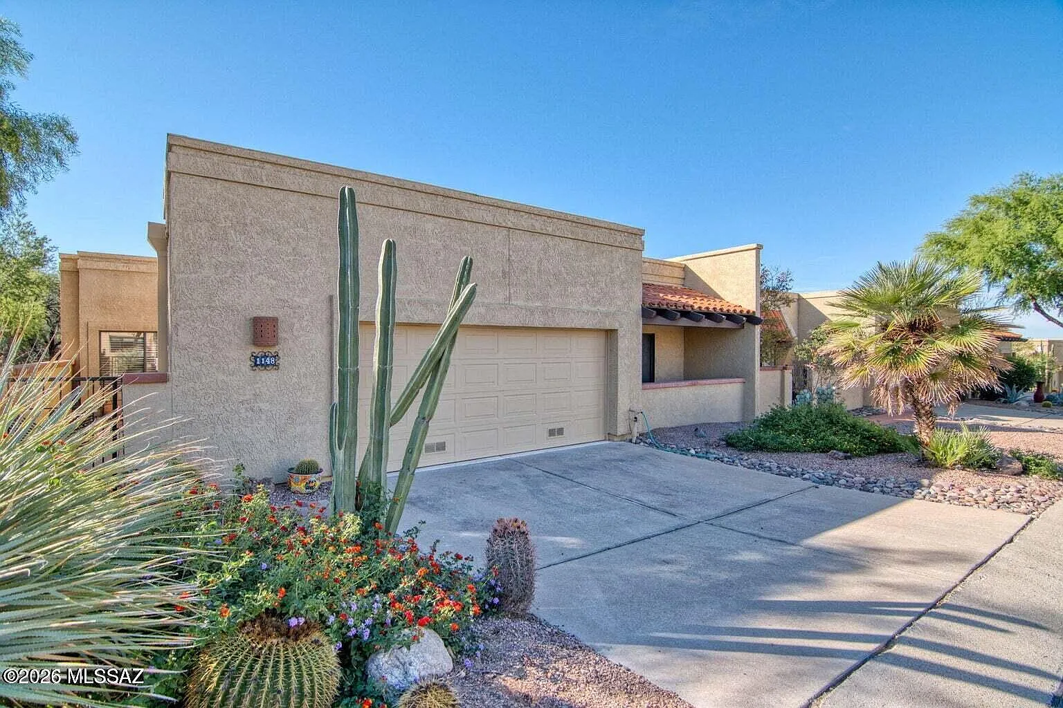 2 bed, 2.5 bath, 1784 sqft, $6,500 — Photo 2