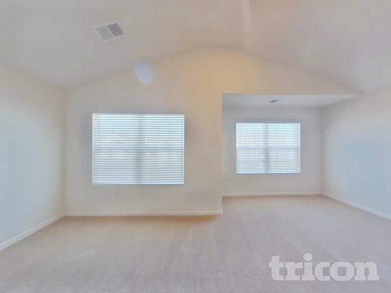 2186 Southlea Dr — Photo 10