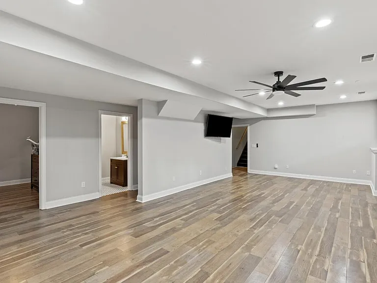 2505 Eastway Dr — Photo 21