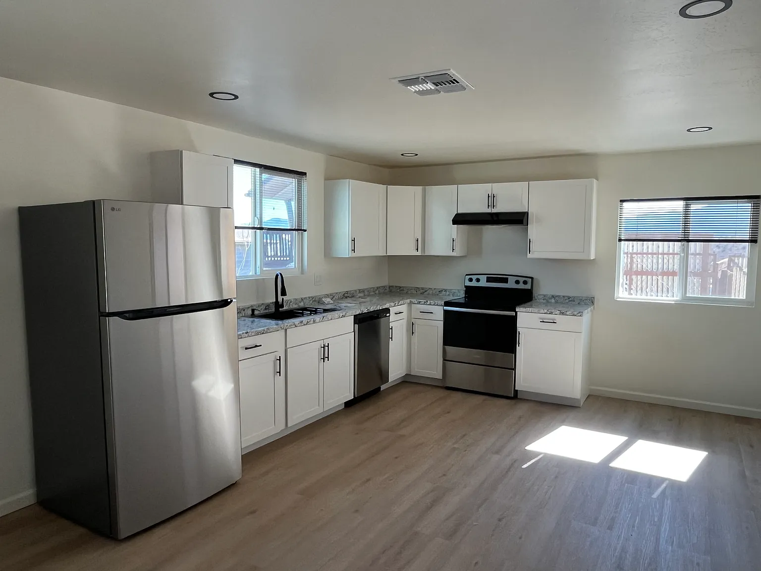 2 bed, 784 sqft, $1,680 — Photo 3