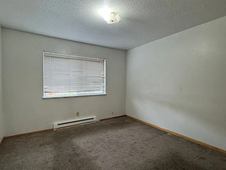 1500 Glen Dr — Photo 12