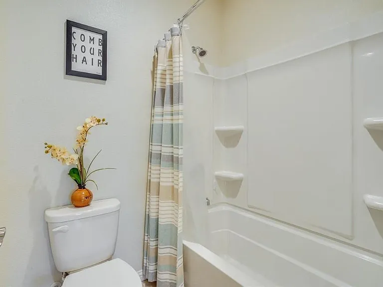 2612 Admiral Cir — Photo 2