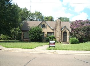 910 S Elm St, Hope, AR 71801