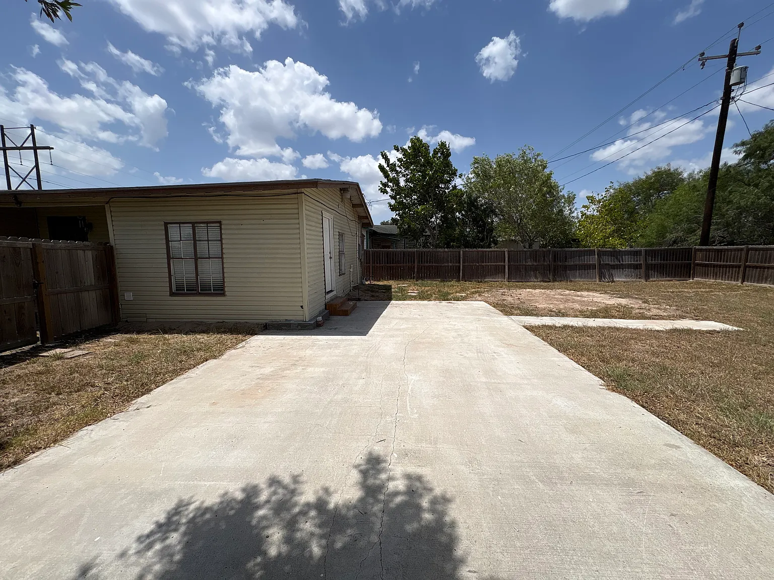 3 bed, 1170 sqft, $1,200 — Photo 3
