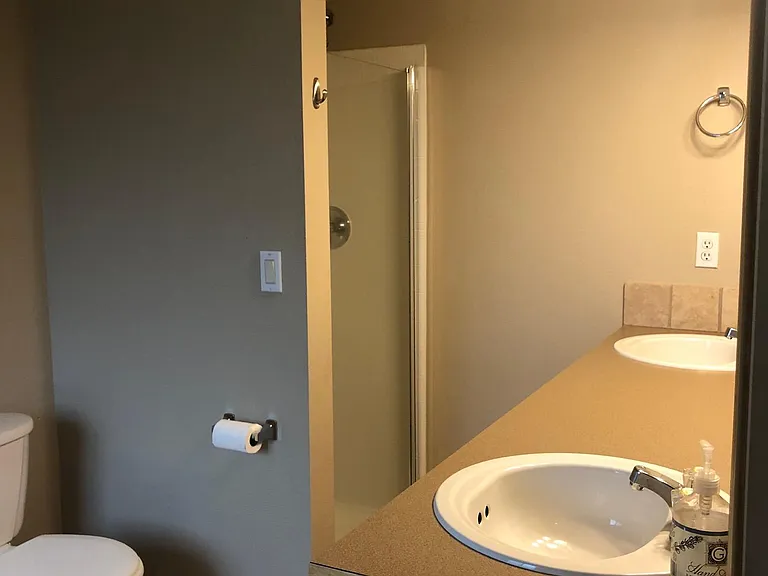 Larger Master bath with duel vanities