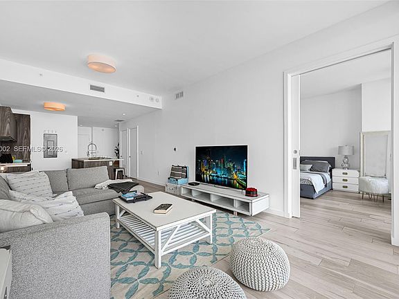 5th image of 480 NE 31st St Unit 3806