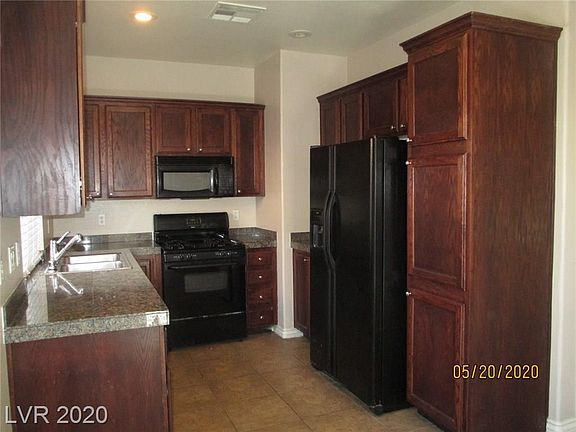 3rd image of 8189 Golden Flowers St