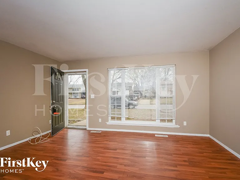 5323 Ville Cecelia Ln — Photo 4