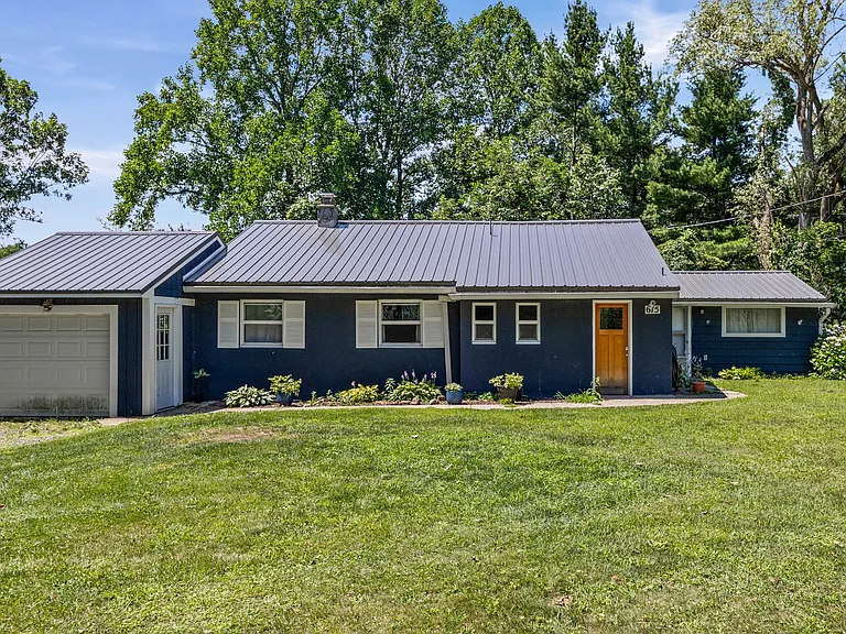 615 Lake Rd — Photo 2