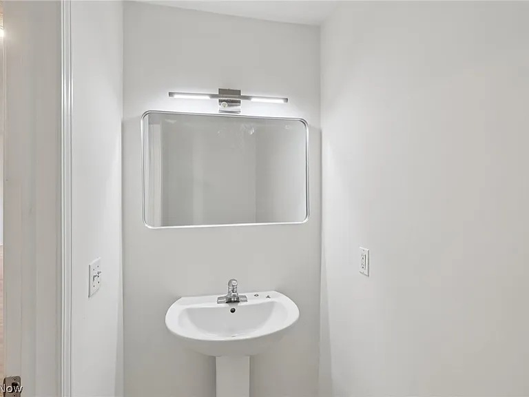4473 Habersham Ln S — Photo 16
