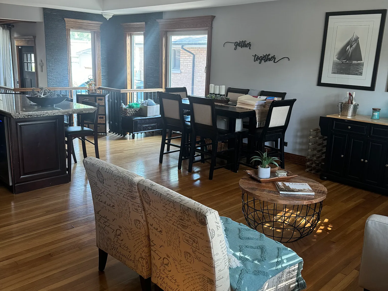 4 bed, 2600 sqft, $3,950 — Photo 2