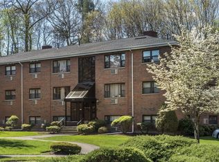 275 Grove St #11, Auburndale, MA 02466