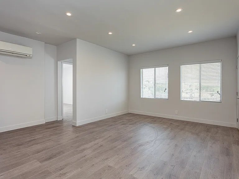 1541 Rockwood St #8 — Photo 2