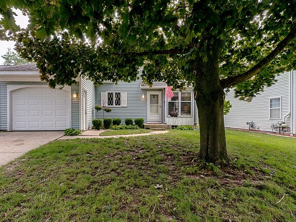 3rd image of 1636 Diamond Ct NE