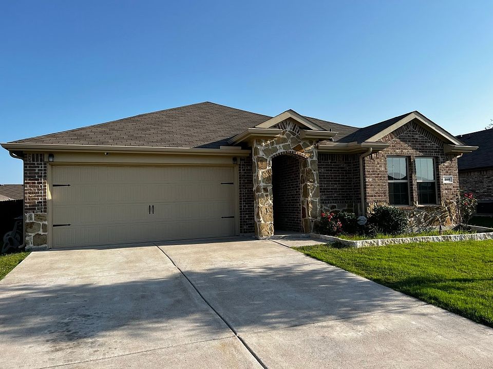 1st image of 208 Mossy Oak Dr