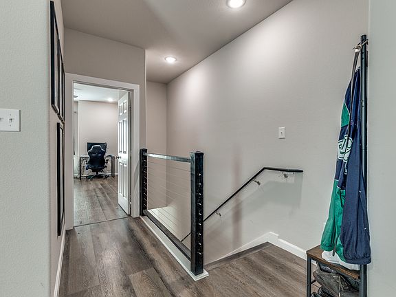 5th image of 1423 Evans Ave #1423