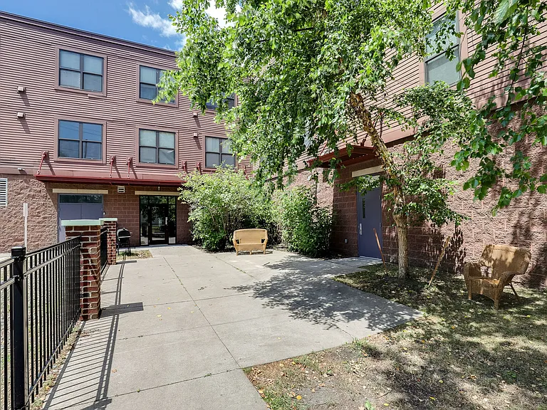 Winnipeg Apartments — Photo 1