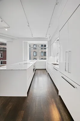 Sold by LUXE RESIDENCES INTERNATIONAL LLC | media 3