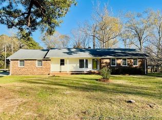 104 Lakeside Dr, Lumberton, NC 28360