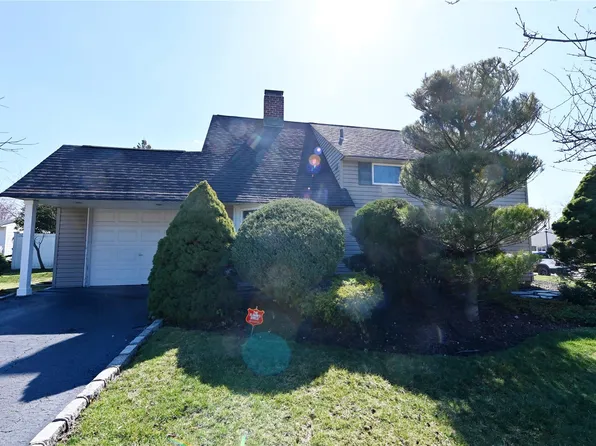 133 Willowood Drive, Wantagh, NY 11793