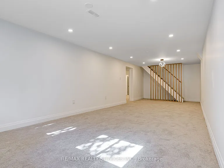 5133 Cherryhill Cres — Photo 29