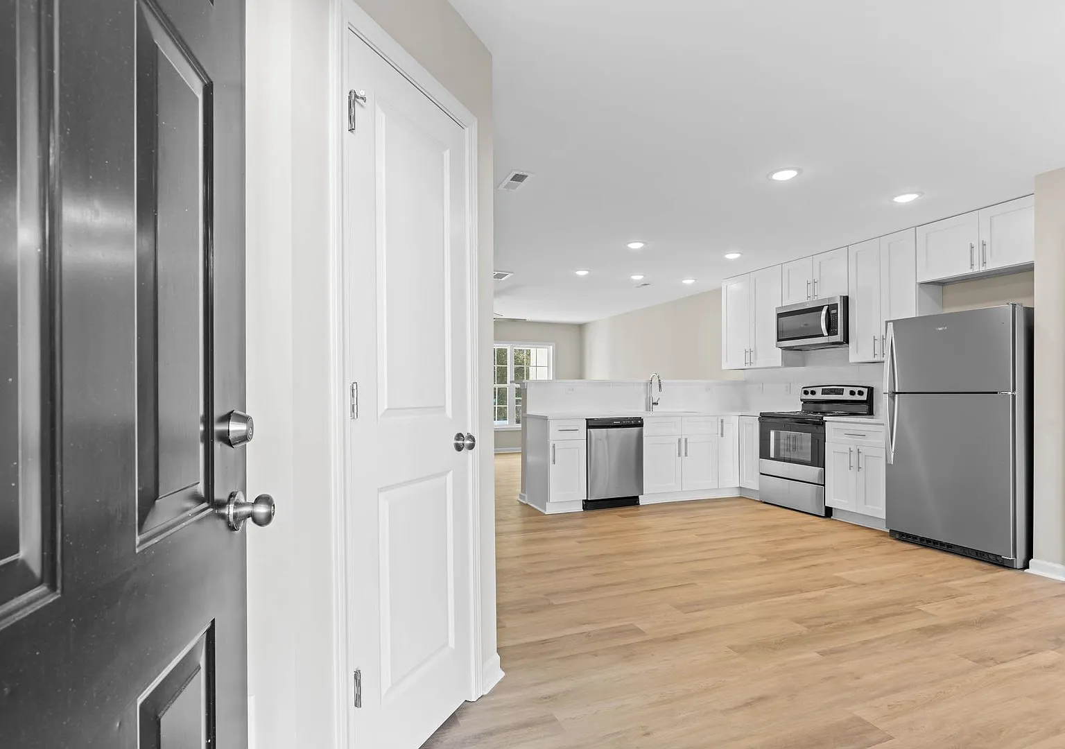 Military Special Expires 8/31 Small Luxury Community New Construction Townhouses Minuets From For... — Photo 4