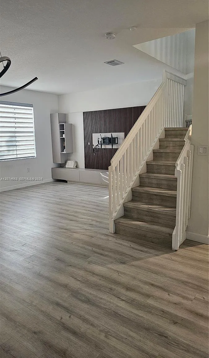 3 bed, 2.5 bath, 1612 sqft, $2,800 — Photo 3