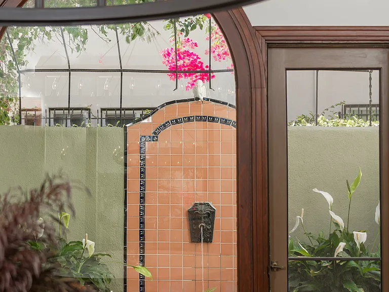 dining room atrium - fountain does not work