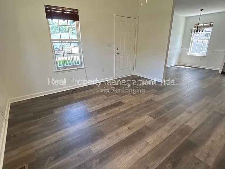 5048 Queen St — Photo 11