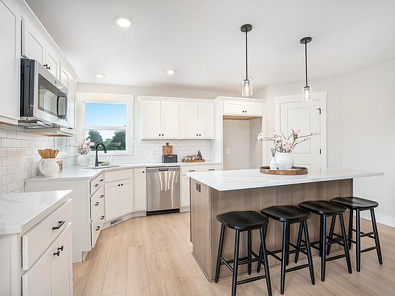 5th image of 561 Waterford Village Dr