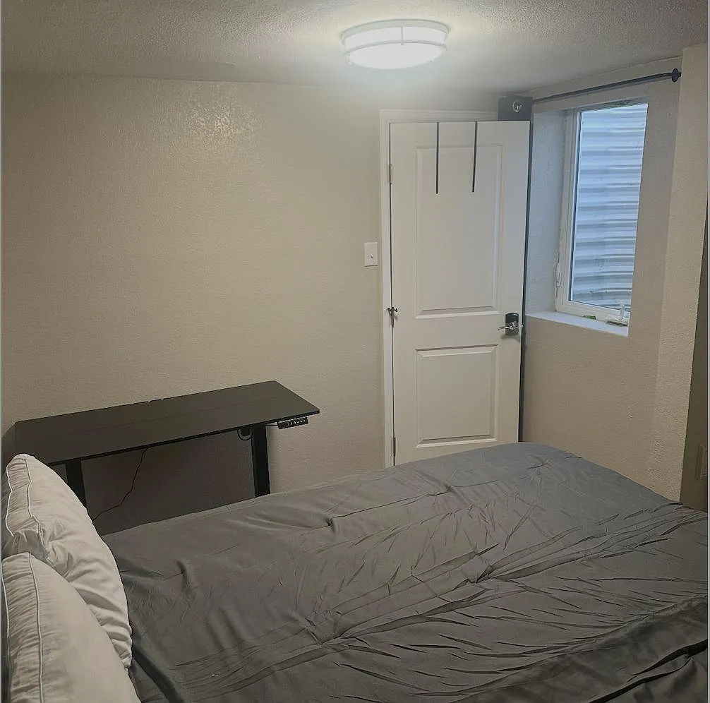 4 bed, 2.0 bath, 2400 sqft, $1,118 — Photo 2