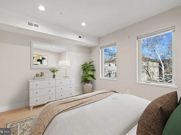 2130 Spring St — Photo 18